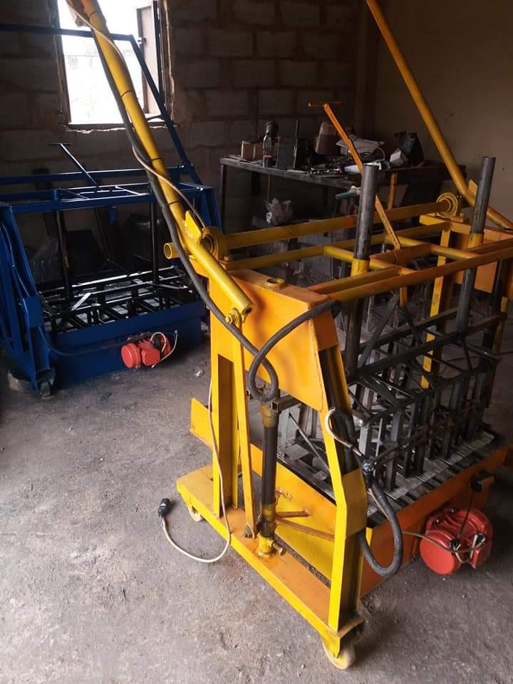Ultimate break, multiple molds machine
